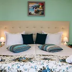 Sea Port Celebrity - Lets4holiday Апартаменты