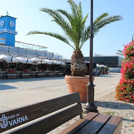 Apartment Sea Port Celebrity - Lets4holiday Varna