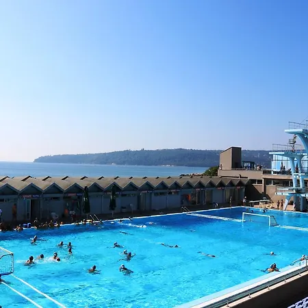 Sea Port Celebrity - Lets4holiday Апартаменты